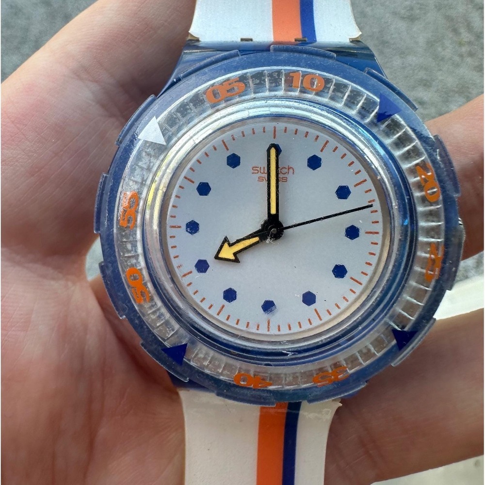 Swatch Snowpass Blue Orange Stripe Swiss Quartz Watch SHN101 Vintage 2005 Case